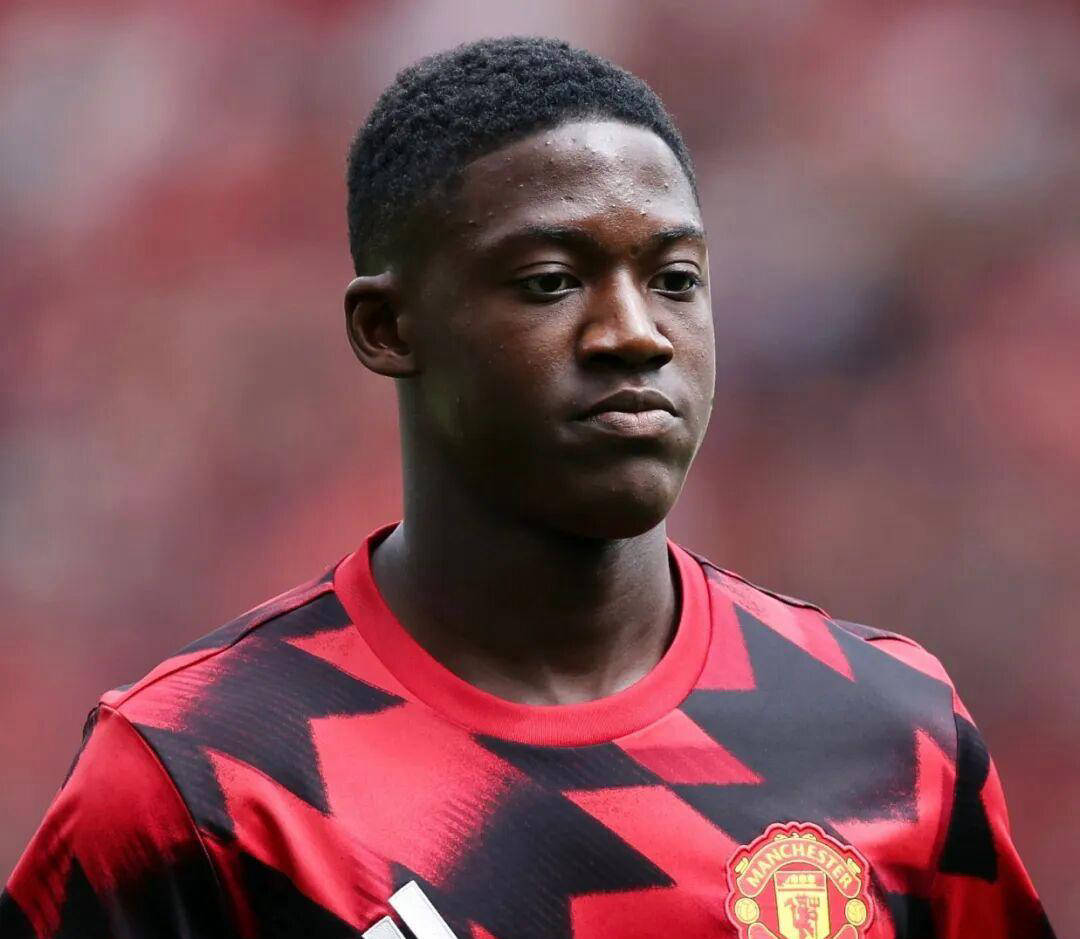 包含罗马中场球员状态回升，或成为关键先生的词条